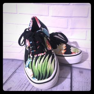Vans Kids Size 11 Tropical Print. GUC